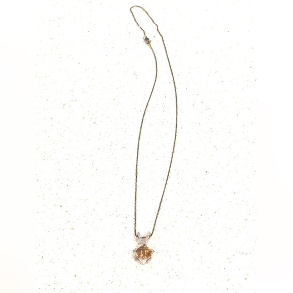 Elegant Gold Pendant Necklace - Picture 1 of 2